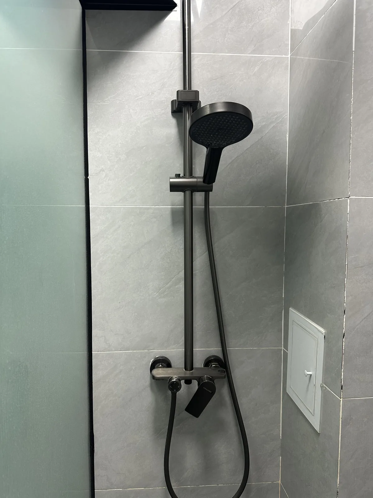 Shower fittings in the guest bathroom
